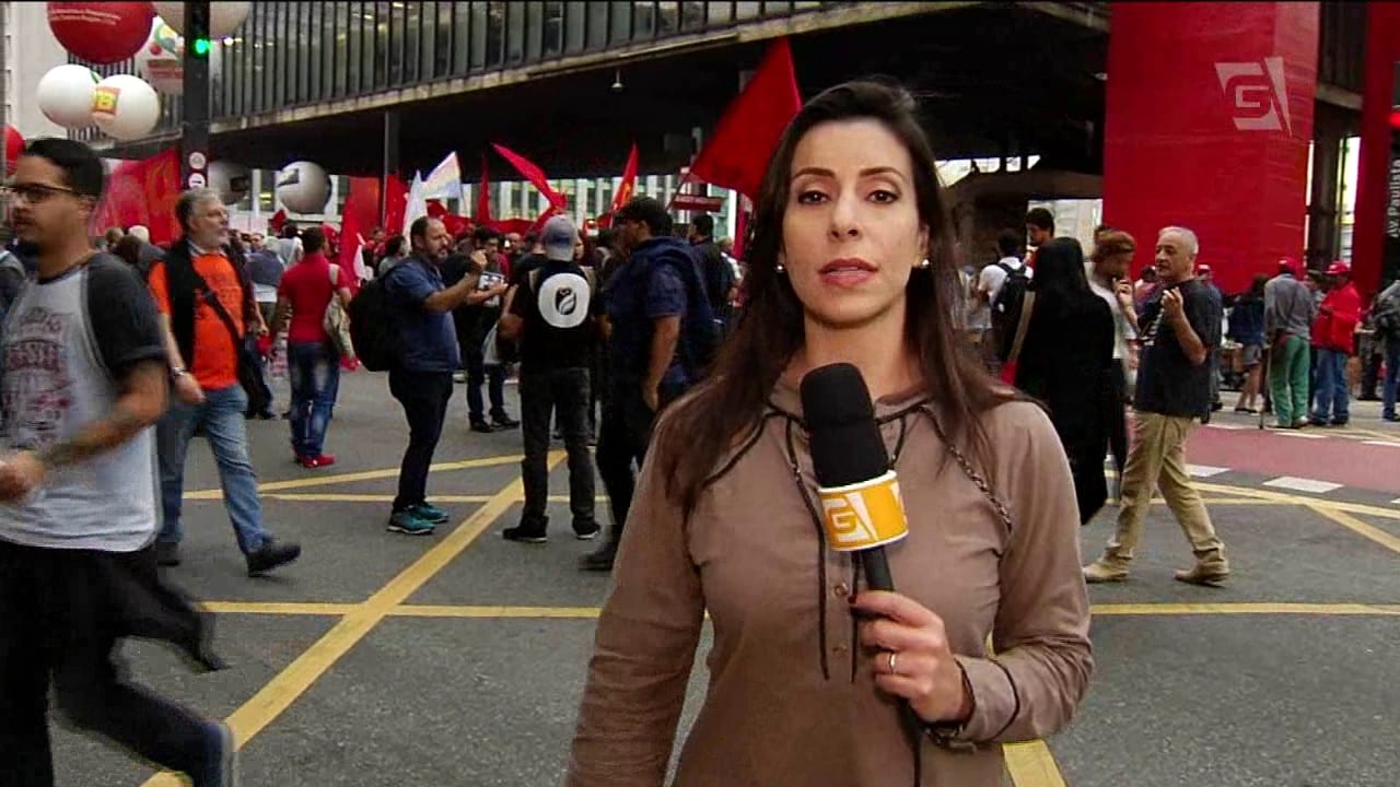 Dia de protestos e bloqueios de rua