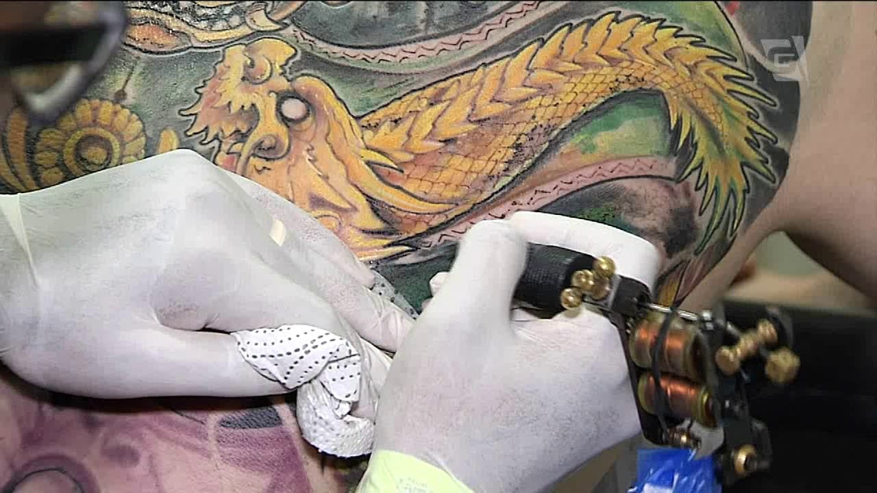 Grande feira de tatuagem e piercing
